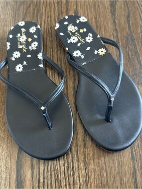 Kate Spade Black Floral Flip Flop Sandals Size 7
